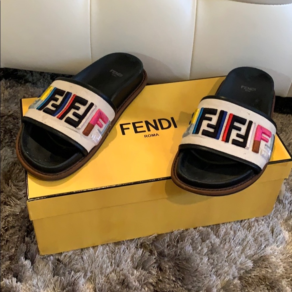 FENDI Logo Multicolor Slides - Picture 2 of 8